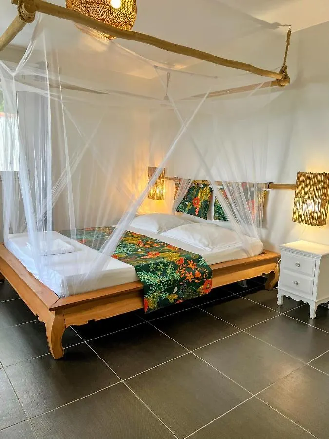 Hébergement de vacances Gite Corossol Martinique piscine privée, résidence naturiste Sainte-Luce